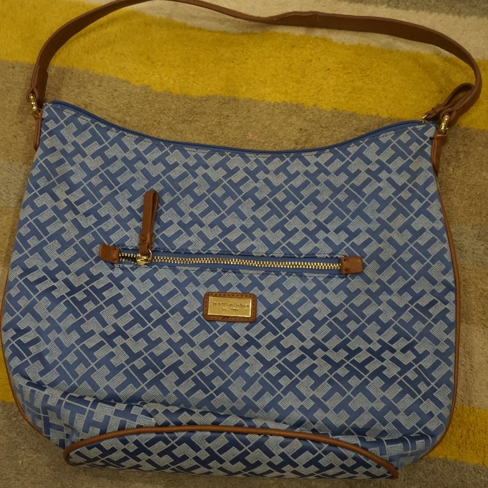 🎉Tommy Hilfiger Purse 👀👜